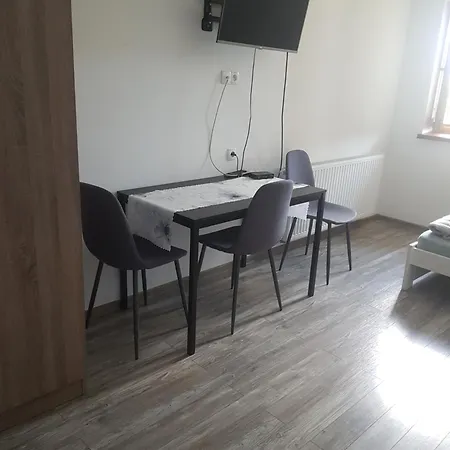 Stas -przy Szkole Nr 3 W Skawie Lantgård Skawa