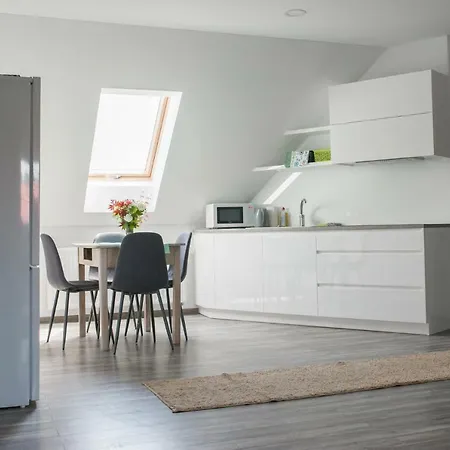 Stas -przy Szkole Nr 3 W Skawie Skawa