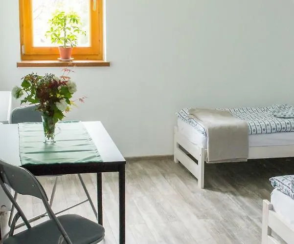 Stas -przy Szkole Nr 3 W Skawie